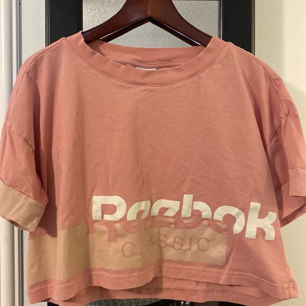 Reebok Classic Vintage Style Cropped T-Shirt Oversized boxy Medium PTP 22.5”